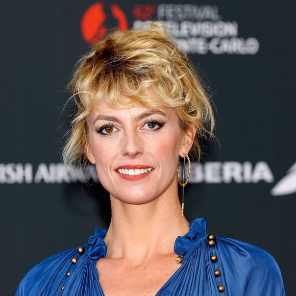 "I dag er min helt 17 år", a-t-elle écrit, ce qui signifie en norvégien "Aujourd'hui mon héros a 17 ans".

Sara Mortensen sur le tapis rouge du photocall de la cérémonie d'ouverture du Festival de Télévision de Monte-Carlo, à Monaco. © Claudia Albuquerque/BestImage