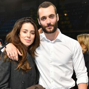 Louis Sarkozy et sa femme Natali sont devenus parents.

Exclusif - Louis Sarkozy et sa femme Natali Husic (enceinte) - Cyril Benzaquen remporte le championnat de kickboxing en battant l'italien Jacopo Trantino à Levallois. © Vereen/Bestimage