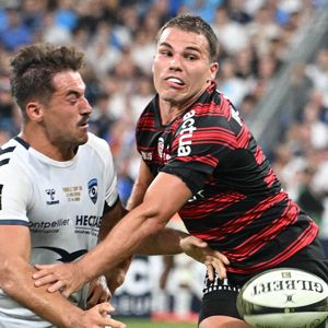 Sportif accompli, Antoine Dupont est, également, un chef d'entreprise épanoui.

Antoine Dupont, de Toulouse, et Auguste Cadot, de Montpellier, lors de la finale du Top 14 2025/2026 opposant Toulouse à Montpellier au Stade de France, le 27 juin 2026 à Paris, en France. 

Photo de Florian Poitout/ABACAPRESS.COM