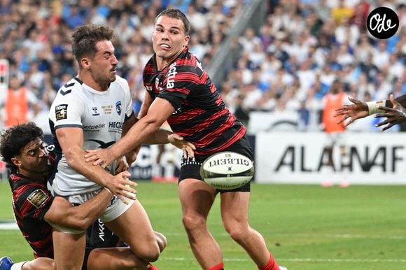 Sportif accompli, Antoine Dupont est, également, un chef d'entreprise épanoui.

Antoine Dupont, de Toulouse, et Auguste Cadot, de Montpellier, lors de la finale du Top 14 2025/2026 opposant Toulouse à Montpellier au Stade de France, le 27 juin 2026 à Paris, en France. 

Photo de Florian Poitout/ABACAPRESS.COM