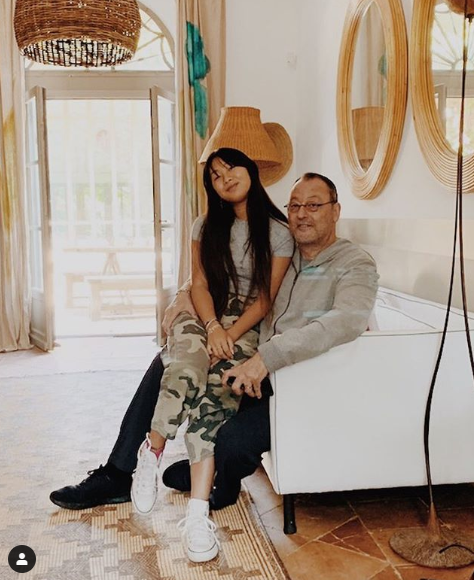 Jade Hallyday a reetrouvé son parrain Jean Reno à Lectoure, dans le Gers. Photo publiée sur Instagram le 19 juin 2019.