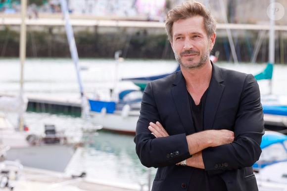 Il incarnait Benjamin Ventura, un pédiatre tombé amoureux d’Alma, dont l’épouse a été assassinée.

Alexandre Varga au festival de fiction TV de La Rochelle vendredi 16 septembre 2022.

© Christophe Aubert via Bestimage