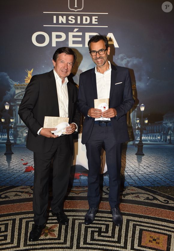 Il s'agit de Régis Ravanas.

Gilles Pélisson et Régis Ravanas - Les célébrités à la première de l'escape game grandeur nature "Inside Opéra" au Palais Garnier à Paris, France, le 4 juin 2018. © Veeren/Bestimage