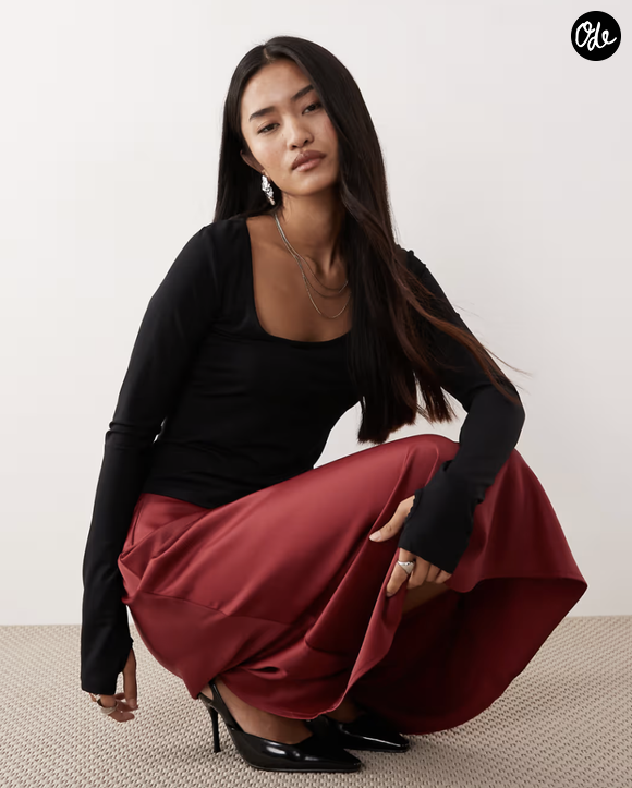 YAS - Jupe mi-longue en satin - Rouge intense