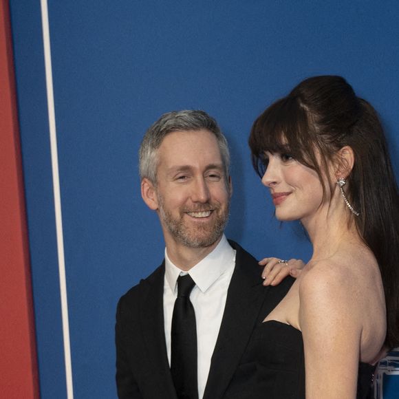 L'article s'intéresse notamment à la nouvelle vie de son mari, l'ancien acteur américain Adam Shulman.

Anne Hathaway et son mari Adam Shulman assistent à l'avant-première de la comédie musicale "The Music Man" au Winter Garden Theatre à New York le 10 février 2022.
Bestimage