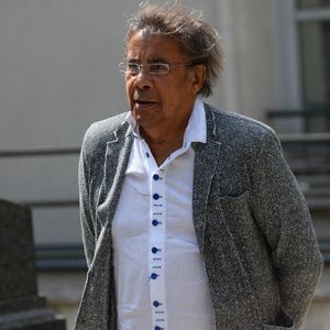 Laurent Voulzy - Les célébrités lors de l'hommage rendu aux obsèques de Françoise Coquet au cimetière de Montmartre à Paris le 24 juillet 2026. Agence / Bestimage