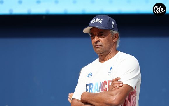 Plus de quarante ans après cette étonnante histoire, Yannick Noah est désormais capable de l'évoquer avec autodérision.

Yannick Noah, coach de l'équipe de France paralympique de tennis fauteuil lors de la rencontre de tennis fauteuil entre S.Houdet et M.delaPuente en quart de finale des jeux paralympiques Paris 2024 le 4 septembre 2024. © Dominique Jacovides / Bestimage