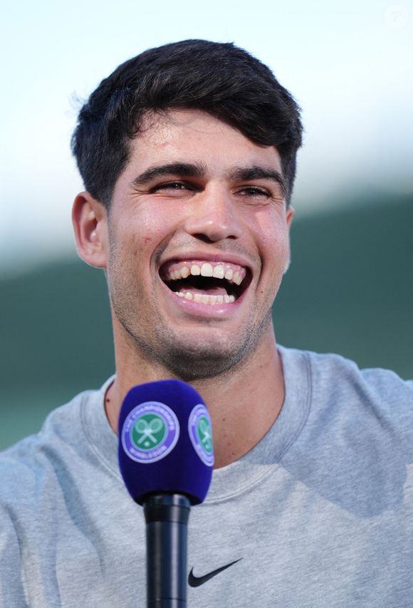 Jeu, set et match : c’est la fin de partie pour cette rumeur de romance, qui n’aura pas duré bien longtemps.

Carlos Alcaraz s'adresse aux médias au All England Lawn Tennis and Croquet Club à Wimbledon avant les championnats de Wimbledon, qui commencent le 30 juin. Date de la photo : samedi 28 juin 2025. ... Wimbledon 2025 - Avant-premières - Samedi 28 juin ... 28-06-2025 ... Paris ... UK ... Le crédit photo doit être lu comme suit : John Walton/PA Wire.