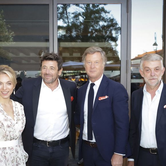 Exclusif -  Jean-Philippe Nuel (Architecte d’intérieur), Maud Bailly (Directrice générale Sofitel, MGallery & Emblems), Sébastien Bazin (PDG du groupe Accor), Patrick Bruel, Pierre Gonzalvez (Maire de l’Isle sur la Sorgue), Emmanuel Borla (Directeur de l’hôtel) - Patrick Bruel inaugure son hôtel cinq étoiles "L'Isle de Leos MGallery" à L'Isle-sur-la-Sorgue, France, le 23 septembre 2025. 
 © Jack Tribeca / Bestimage