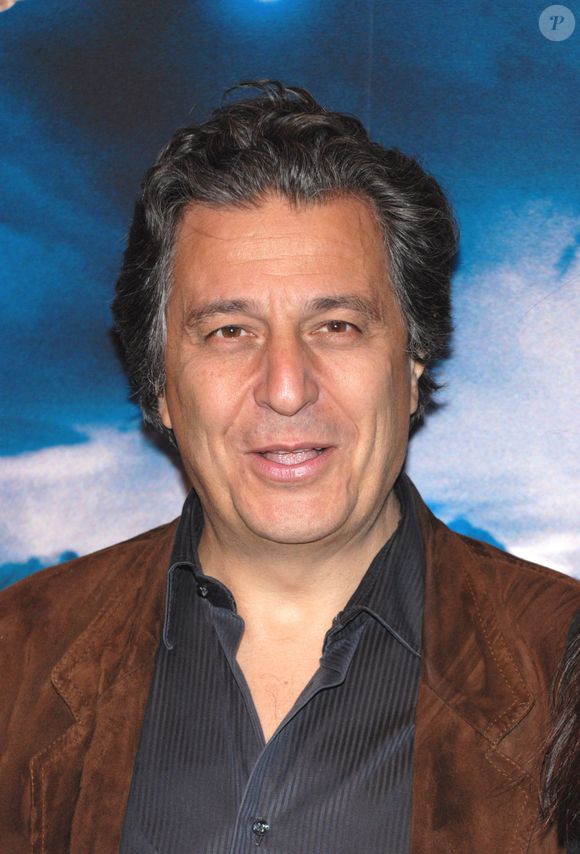 Christian Clavier pose pour des photos alors qu'il arrive à la première de 'Harry Potter et l'Ordre du Phénix', qui s'est tenue au Gaumont Marignan à Paris, France, le 4 juillet 2007. Photo by Guignebourg-Khayat/ABACAPRESS.COM