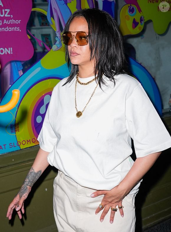 New York, NY Rihanna et A$AP Rocky ont été rejoints par la mère de Rocky, Renee Black, alors que la famille célébrait le 4e anniversaire de son fils RZA à l'Institut Sloomoo de New York. 
Sur la photo : Rihanna