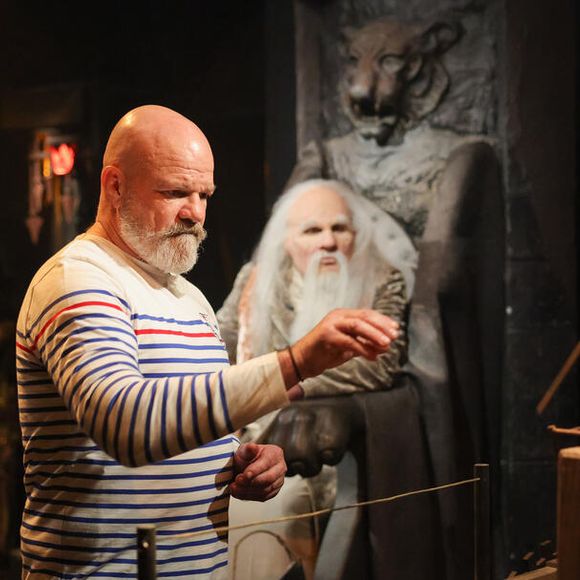 Philippe Etchebest s'est blessé à la tête en août 2024


Philippe Etchebest dans "Fort Boyard" pour l'association Les pompiers solidaires. Crédit photo : Laurent VU - ALP - France Télévisions