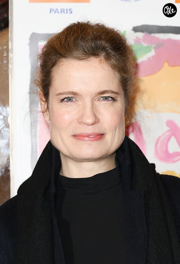 Elle poursuit également une carrière d’autrice tout en préservant sa vie familiale.

Sarah Biasini -  29ème Gala de l’Espoir donné au profit de la recherche contre le cancer au théâtre des Champs-Elysées à Paris le 27 novembre 2023. © Coadic Guirec/Bestimage