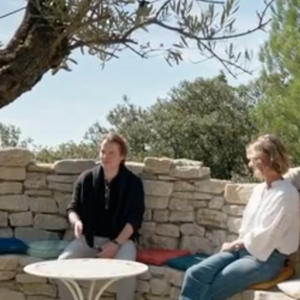 Bénabar ouvre les portes de sa maison dans l'émission "Mon côté sud"