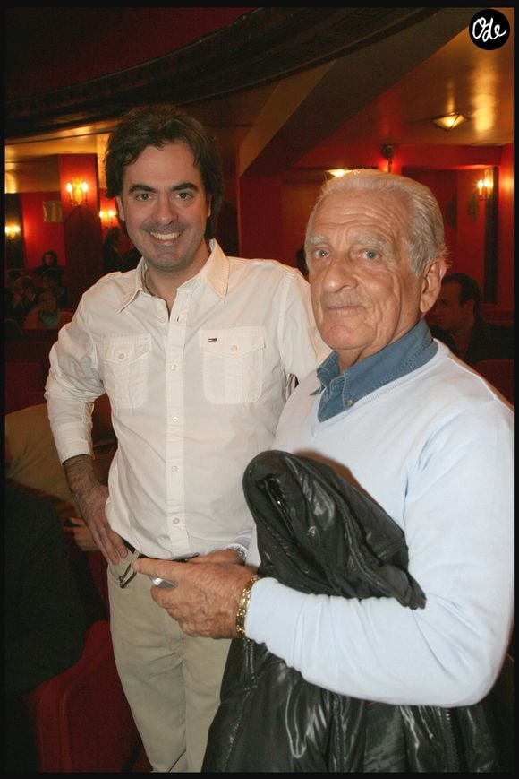 Olivier Belmondo et son père Alain Belmondo lors de la générale de la pièce Un oreiller... ou trois ? au Théâtre des Nouveautés, à Paris. © BERTRAND RINDOFF PETROFF / BESTIMAGE