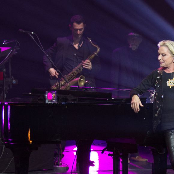 Un jugement sans appel

Pierre Palmade remet le prix spécial de la SACEM à son ex-femme Véronique Sanson aux Folies Bergère de Paris  le 30 Novembre 2015. Photo by Nasser Berzane/ABACAPRESS.COM