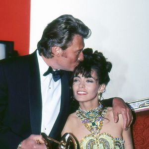Adeline Blondieau et Johnny Hallyday lors des victoires de la musique le 2 février 1991 | JLPPA / Bestimage