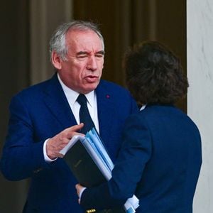 François Bayrou, Premier ministre, et Rachida Dati, Ministre de la Culture, à la sortie du conseil des ministres au palais présidentiel de l'Elysée à Paris, France, le 16 avril 2025. © Christian Liewig/Bestimage