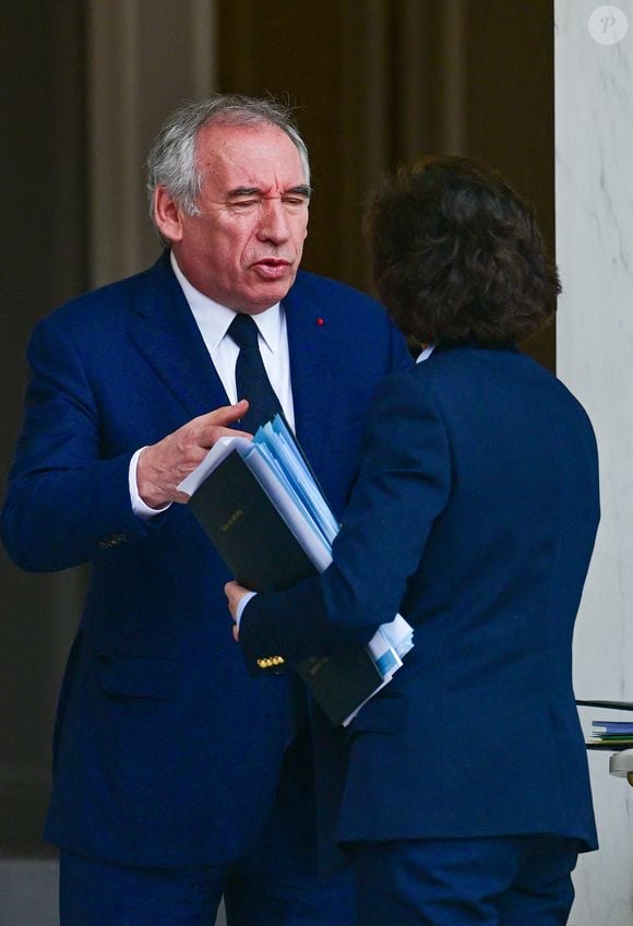 François Bayrou, Premier ministre, et Rachida Dati, Ministre de la Culture, à la sortie du conseil des ministres au palais présidentiel de l'Elysée à Paris, France, le 16 avril 2025. © Christian Liewig/Bestimage