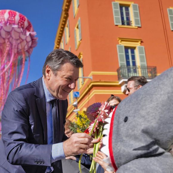 Plus tôt dans la journée, son mari et sa fille avaient participé une déambulation d'artistes dans les rues de Nice

Christian Estrosi, le maire de Nice, sa fille Bianca, son 1er adjoint Anthony Borré et Graig Monetti, l'adjoint au maire de Nice, délégué à l’événementiel, à la jeunesse et à l'égalité des chances, ont lancé "La Carnavalina", une déambulation d'artistes, musiciens, jongleurs, acrobates..., le long de l'avenue Jean Médecin en prémice à la soirée d'ouverture de la 140eme édition du Carnaval de Nice "Roi des Oceans" à Nice, le 15 février 2025.
Crédit : Bruno Bebert / Bestimage