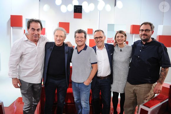 Exclusif - Eric Carriere, Michel Drucker, Francis Ginibre, Emmanuel Chaunu, Priscilla Picardat et Romain Brard - Enregistrement de l'émission "Vivement dimanche" au studio Rive gauche, le 18 mars 2025, présentée par M.Drucker, et diffusée le 23 mars 2025 sur France 3.
© Guillaume Gaffiot / Bestimage