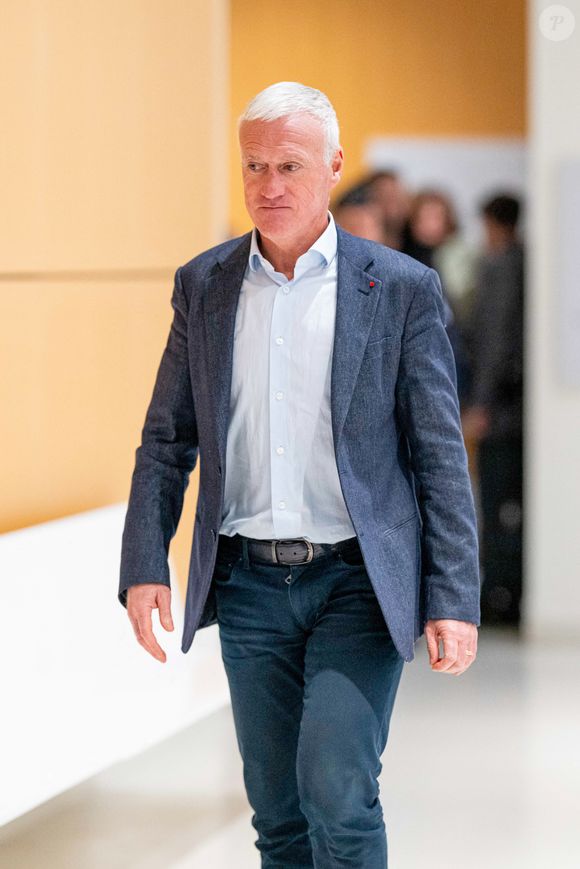 Didier Deschamps - Sorties du tribunal correctionnel de Paris en marge du procès en diffamation entre Didier Deschamps et Daniel Riolo. Le procès en diffamation opposant Didier Deschamps à Daniel Riolo s’est ouvert le 20 novembre 2025 devant la XVIIe chambre du tribunal correctionnel de Paris : Didier Deschamps reproche à Daniel Riolo d’avoir qualifié de « menteur » à propos de la blessure de Karim Benzema lors de la coupe du monde de football en 2022. France, le 20 novembre 2025. © Pierre Perusseau/Bestimage