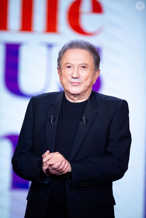 Exclusif - Michel Drucker lors de l'enregistrement de l'émission "Famille je vous aime" présentée par Michel Drucker et qui sera diffusée le vendredi 29 mai sur France 3, à Paris, France, le 4 décembre 2025. © Gaffiot-Perusseau/Bestimage