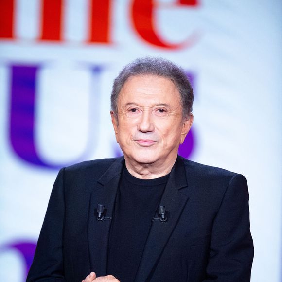 Exclusif - Michel Drucker lors de l'enregistrement de l'émission "Famille je vous aime" présentée par Michel Drucker et qui sera diffusée le vendredi 29 mai sur France 3, à Paris, France, le 4 décembre 2025. © Gaffiot-Perusseau/Bestimage