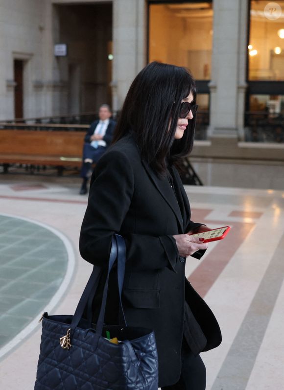 Isabelle Adjani arrive pour la tenue de son procès en appel (chambre 2-13) pour fraude fiscale, au Palais de Justice de Paris, le 27 février 2026.
© Julien Sarkissian/Bestimage