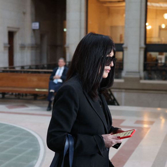 Isabelle Adjani arrive pour la tenue de son procès en appel (chambre 2-13) pour fraude fiscale, au Palais de Justice de Paris, le 27 février 2026.
© Julien Sarkissian/Bestimage