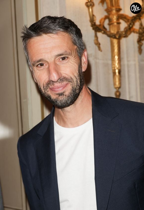 Cette apparition marque l'officialisation de leur relation.

Tony Estanguet - Cocktail du Gala de charité pour l'Océan de la Maud Fontenoy Foundation dédiée à l’éducation à l’environnement et à la sauvegarde de nos mers et océans à l'Hôtel Meurice à Paris le 16 juin 2026. © Coadic Guirec/Bestimage