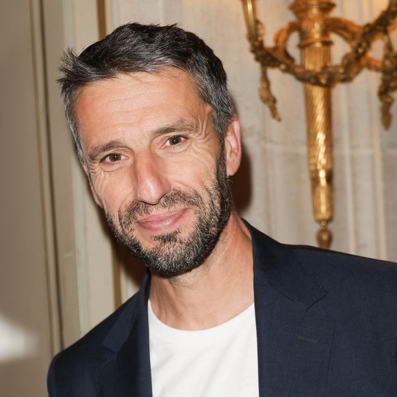 Cette apparition marque l'officialisation de leur relation.

Tony Estanguet - Cocktail du Gala de charité pour l'Océan de la Maud Fontenoy Foundation dédiée à l’éducation à l’environnement et à la sauvegarde de nos mers et océans à l'Hôtel Meurice à Paris le 16 juin 2026. © Coadic Guirec/Bestimage