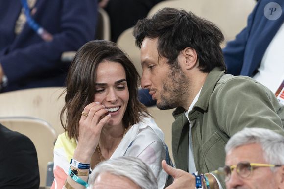 Le chanteur Vianney et sa femme Catherine Robert en tribunes lors des Internationaux de France de Tennis de Roland Garros 2025, à Paris, France, le 6 juin 2025. © Jacovides-Moreau/Bestimage