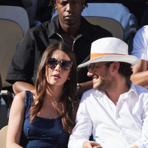 Thomas Hollande et sa femme Emilie Broussouloux - Célébrités dans les tribunes des Internationaux de France de tennis de Roland Garros 2024 à Paris le 7 juin 2024.  © Jacovides-Moreau/Bestimage