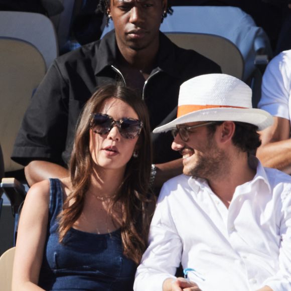 Thomas Hollande et sa femme Emilie Broussouloux - Célébrités dans les tribunes des Internationaux de France de tennis de Roland Garros 2024 à Paris le 7 juin 2024.  © Jacovides-Moreau/Bestimage