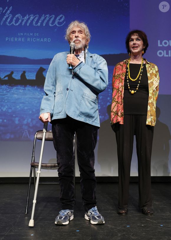 Comme j’ai l’habitude de déambuler dans le spectacle que je reprends la semaine prochaine, ça m’inquiète un peu” a-t-il fait savoir

Exclusif -  Anny Duperey et Pierre Richard sur scène lors de la présentation du film "L'homme qui a vu l'ours qui a vu l'homme" au festival "Ciné Comédies" à Lens-Liévin, le 29 mai 2025.
© Denis Guignebourg/Bestimage