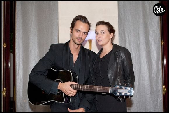 Avec Ara Starck, il a créé le groupe The Two

Concert du groupe "The Two" compose d'Ara Starck, fille de Philippe Starck et David Jarre, fils de Jean-Michel (et de Charlotte Rampling) ©  LIONEL URMAN  / BESTIMAGE