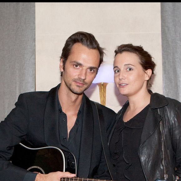 Avec Ara Starck, il a créé le groupe The Two

Concert du groupe "The Two" compose d'Ara Starck, fille de Philippe Starck et David Jarre, fils de Jean-Michel (et de Charlotte Rampling) ©  LIONEL URMAN  / BESTIMAGE