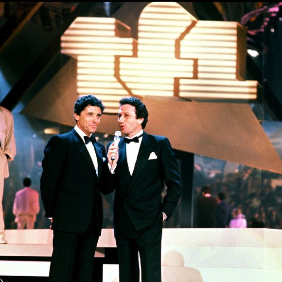 Sacha Distel et Michel Drucker, lors de la soirée de privatisation de TF1, en 1987. BERTRAND RINDOFF PETROFF / BESTIMAGE