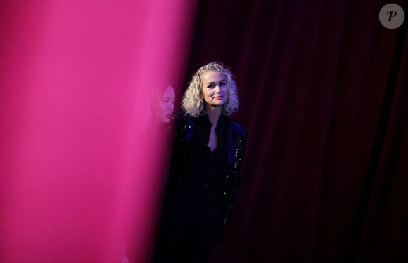 Exclusif - Laeticia Hallyday - Vernissage de l'exposition "Johnny Hallyday, l'exposition" au Palais des Expositions à Paris. Le 21 décembre 2023 © Dominique Jacovides / Bestimage