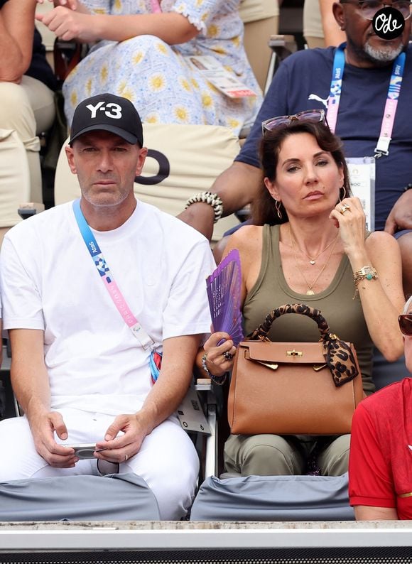 Le couple s'est rencontré à Cannes alors que Zidane évoluait à l'AS Cannes.

Zinedine Zidane avec sa femme Véronique - Célébrités assistent à la victoire de Rafael Nadal et Carlos Alcaraz face à T. Griekspoor et W. Koolhof lors des Jeux Olympiques de Paris2024 (JO) le 30 juillet 2024. © Jacovides-Perusseau/Bestimage