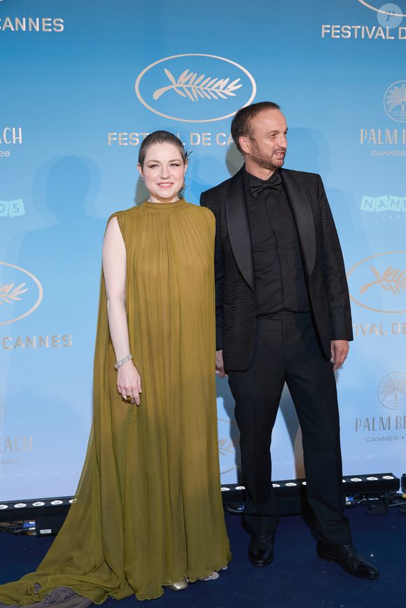Ce sont ses proches et son agente qui ont fait part de la nouvelle ce 16 mars
Emilie Dequenne et son mari Michel Ferracci - Photocall du dîner d'ouverture du 77ème Festival International du Film de Cannes, au Carlton. Le 14 mai 2024
© Borde-Jacovides-Moreau / Bestimage
