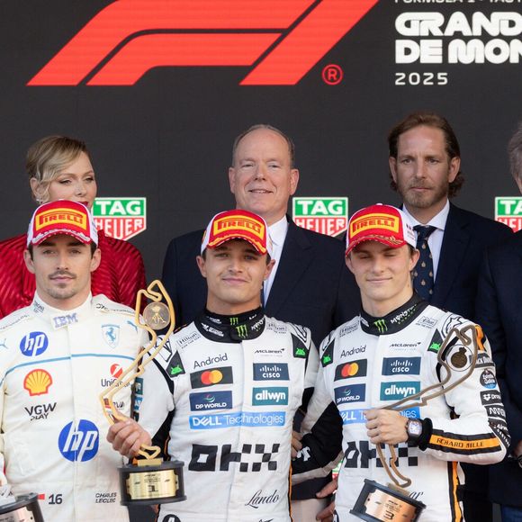 Ce week-end, le Grand Prix de Monaco a été au coeur de toutes les attentions sur le Rocher. 

La Princesse Charlène de Monaco, le Prince Albert II de Monaco, Andrea Casiraghi, Bernard Arnault sur le podium avec Lando Norris, vainqueur de la course, après le Grand Prix de F1 de Monaco au Circuit de Monaco le 25 mai 2025 à Monte-Carlo, Monaco. Lando Norris (Grande-Bretagne et McLaren), vainqueur de la course, Charles Leclerc (Monaco et Scuderia Ferrari), deuxième, et Oscar Piastri (Australie), troisième © Olivier Huitel / Crystal / Bestimage