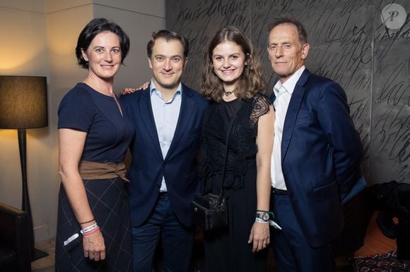 Bien qu’ils soient souvent associés comme un duo emblématique, Renaud et Gautier tiennent à maintenir une certaine indépendance artistique.

Exclusif - Renaud Capuçon avec son père Jean-Louis et sa soeur Aude Giraudon accompagnée de sa fille - Backstage du concert unique "Au cinéma" de Renaud Capuçon à l'Olympia à Paris le 14 octobre 2018. © Dominique Jacovides - Cyril Moreau/Bestimage