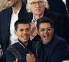 Le duo père / fils n'avait pas caché leur joue dans les tribunes de la finale de la Ligue des Champions le 31 mai dernier pour la victoire du PSG.
Jamel Debbouze et son fils Léon Debbouze - Célébrités dans les tribunes lors du match retour de la Ligue Des Champions 2024-2025 (LDC) "PSG - Arsenal" (2-1) au Parc des Princes à Paris le 7 mai 2025.
© Cyril Moreau/Bestimage