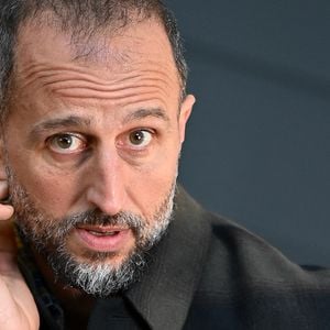 Arie Elmaleh posant lors du Festival de cinéma « Fiction Politique » de La Baule, le 4 octobre 2025 à La Baule, en France. Photo de Franck Castel/ABACAPRESS.COM