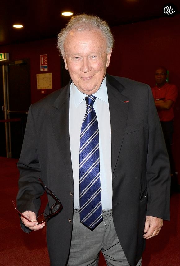 Sur une photo publiée par le journaliste Cyril Viguier sur X, les internautes ont pu voir que Philippe Bouvard était très affaibli

Philippe Bouvard - People au spectacle de Chevallier et Laspalès "Vous reprendrez bien quelques sketches" à l'Olympia. Le 23 avril 2015.
Crédit : COADIC GUIREC / BESTIMAGE