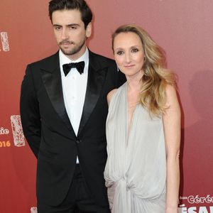 Audrey Lamy et son petit ami Thomas Sabatier arrivant à la 41e cérémonie annuelle des César du cinéma qui s'est tenue au Théâtre du Chatelet à Paris, France, le 26 février 2016. Photo Mireille Ampilhac/ABACAPRESS.COM