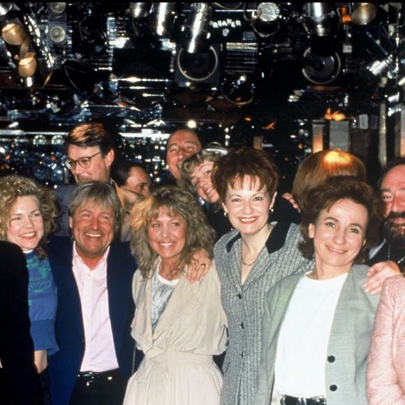 Cette chanteuse au tube incontournable prend une décision radicale et change de vie !

Archives - Sabine Paturel, C Jérome, Fabienne Thibeault, Richard Anthony, Marie-Paule Belle, Chantal Goya, soirée Atlas à Paris en 1995.
BALDINI / BESTIMAGE