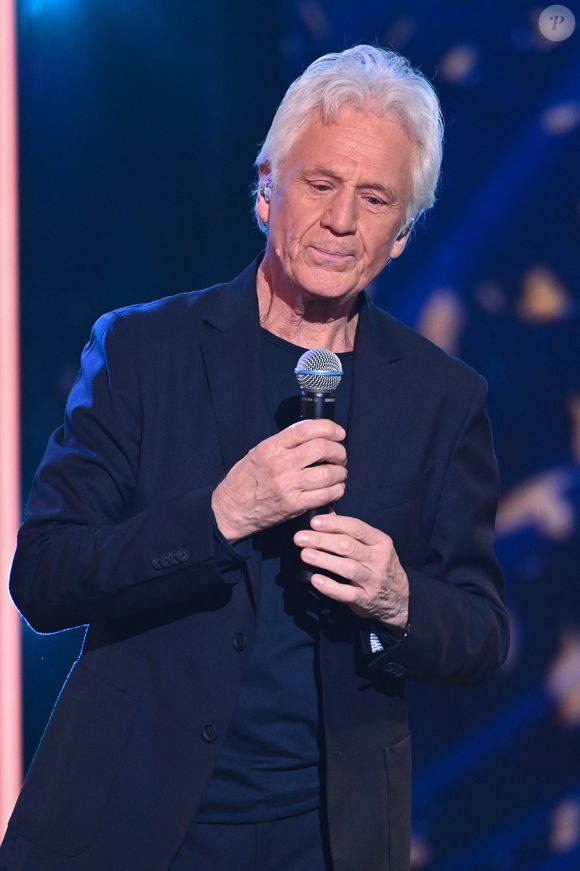 Gerard Lenorman - 35 ème édition du Téléthon sur France 2 à Paris le 5 décembre 2021. Le compteur du Téléthon 2021 a atteint près de 74 millions d'euros de promesses de dons dimanche.
© MPP / Bestimage